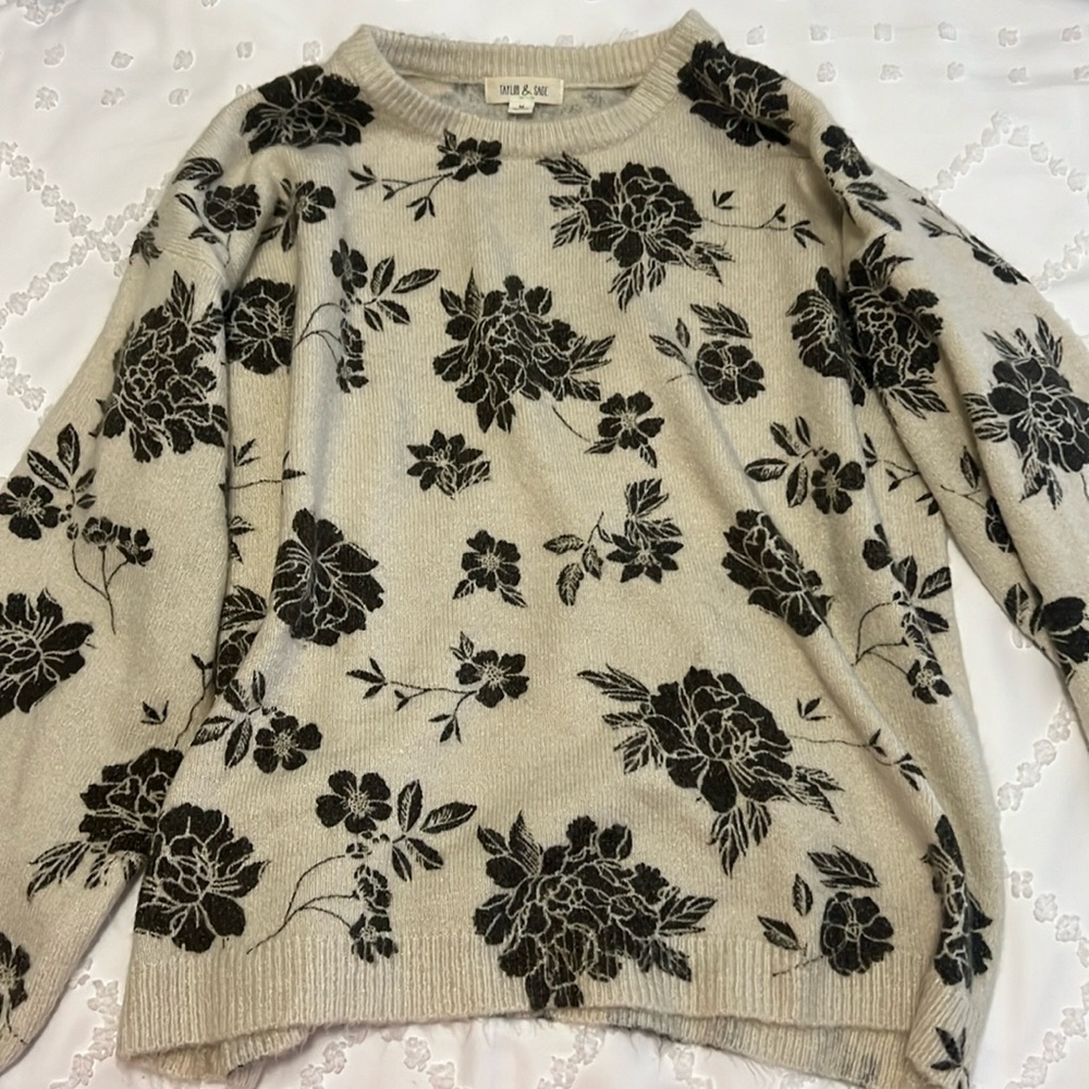 Medium Taylor & Sage Sweater